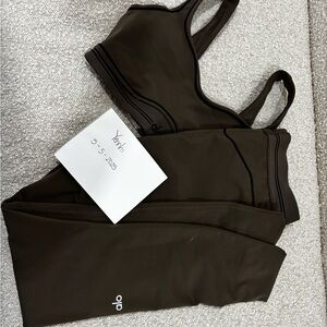 SOLD ALO Yoga Women's Olive heart throb bra legging set medium
